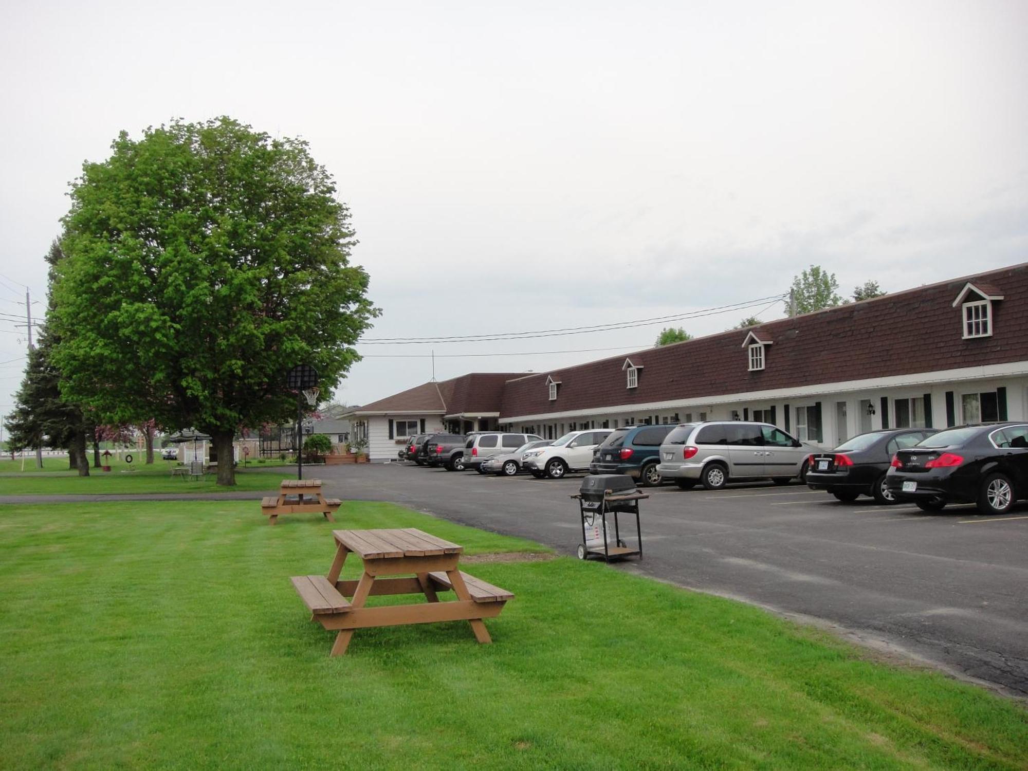Country Squire Motel Arnprior Eksteriør bilde
