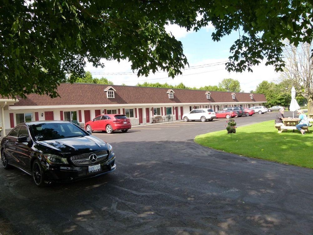 Country Squire Motel Arnprior Eksteriør bilde