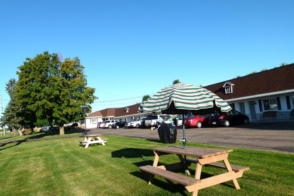 Country Squire Motel Arnprior Eksteriør bilde