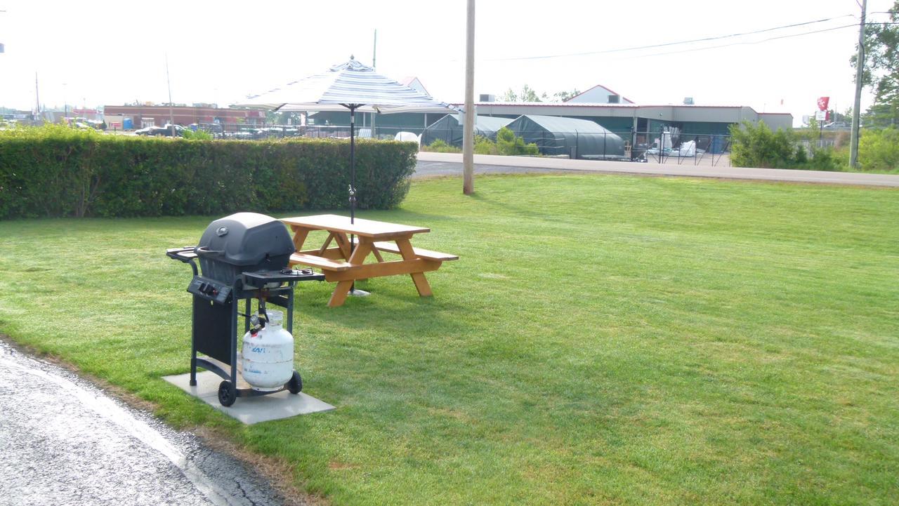 Country Squire Motel Arnprior Eksteriør bilde