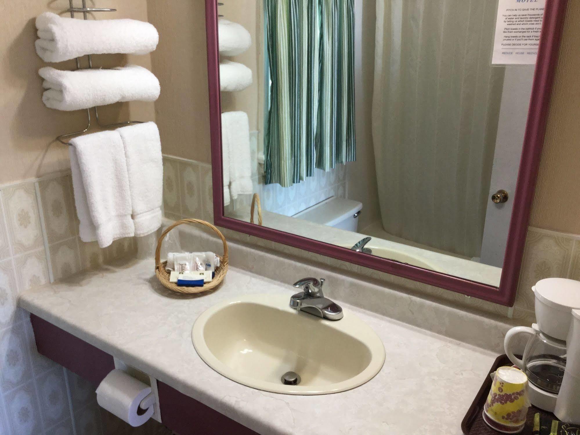Country Squire Motel Arnprior Eksteriør bilde