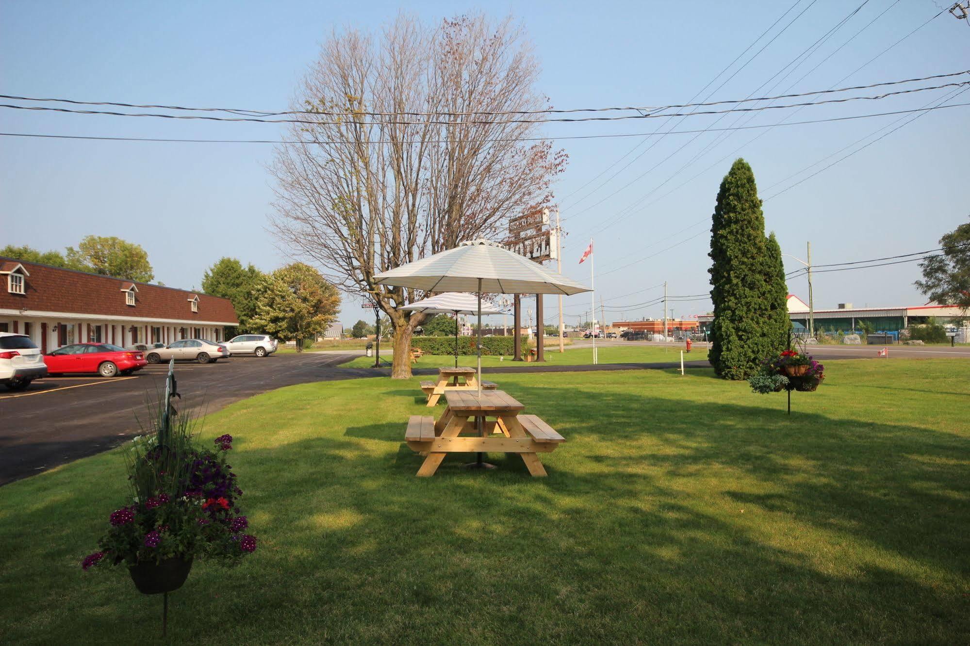 Country Squire Motel Arnprior Eksteriør bilde